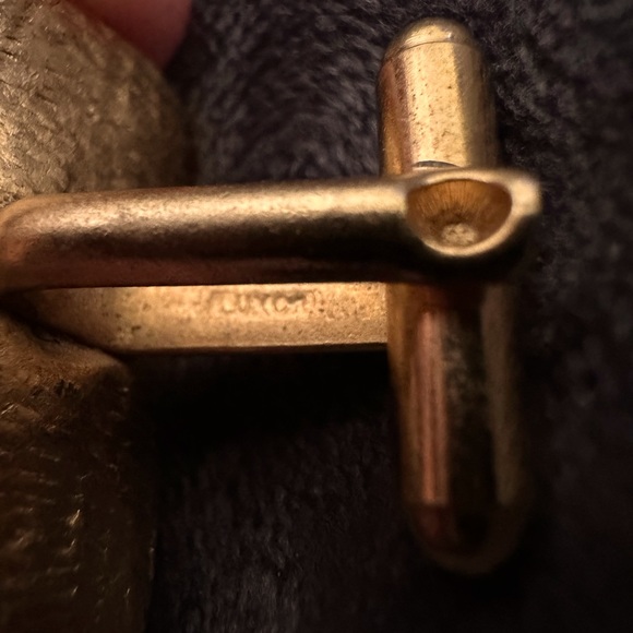 Luxor vintage black and gold unique cuff links. Antique car embossed in gold. - Picture 7 of 8